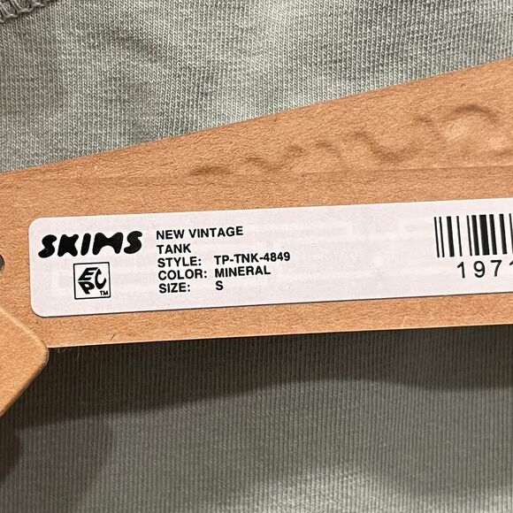 NWT SKIMS New Vintage Muscle Tee Tank Mineral - Size: Small - Picture 5 of 6